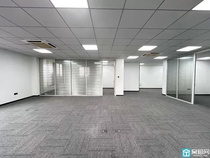 海曙石碶富港电商城238平，精装修，带阳台，独立空调，拎包入驻，