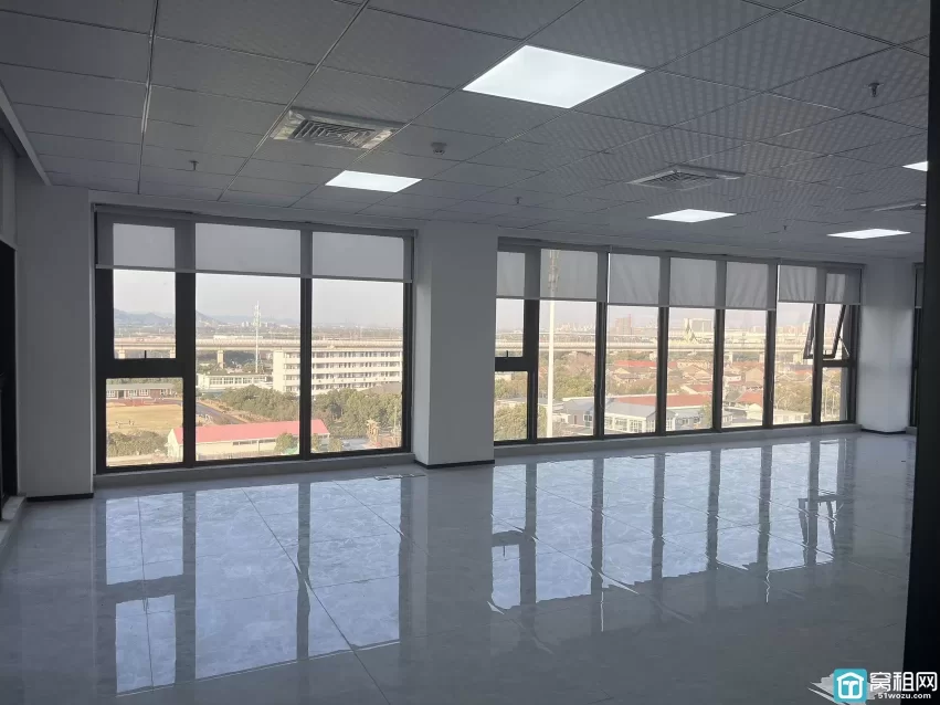 宁波江北写字楼单价0.75元/平米/天底价出租面积182平米