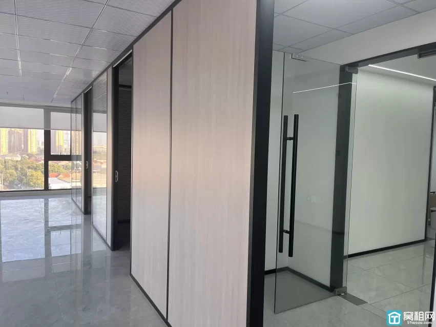 宁波江北写字楼单价0.75元/平米/天底价出租面积182平米