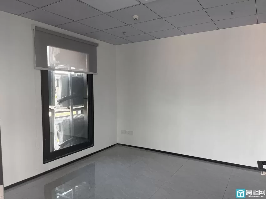 宁波江北写字楼单价0.75元/平米/天底价出租面积182平米