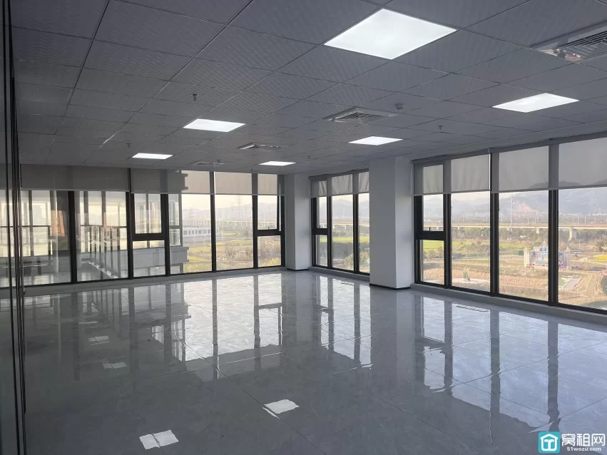 宁波江北写字楼单价0.75元/平米/天底价出租面积182平米