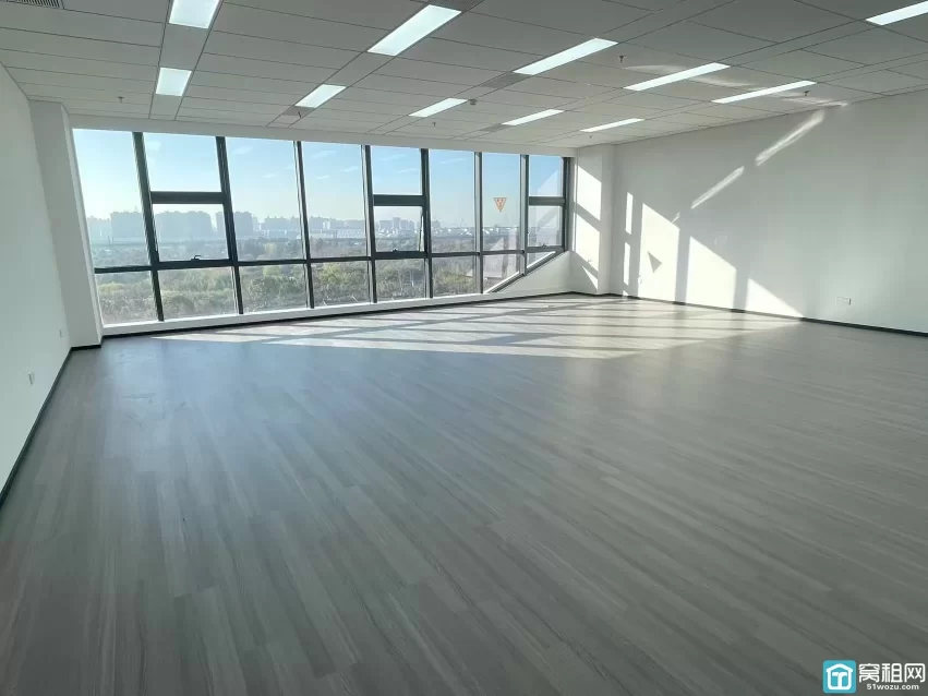 高新区飞地甬江科创协同中心148平朝南单价1.3