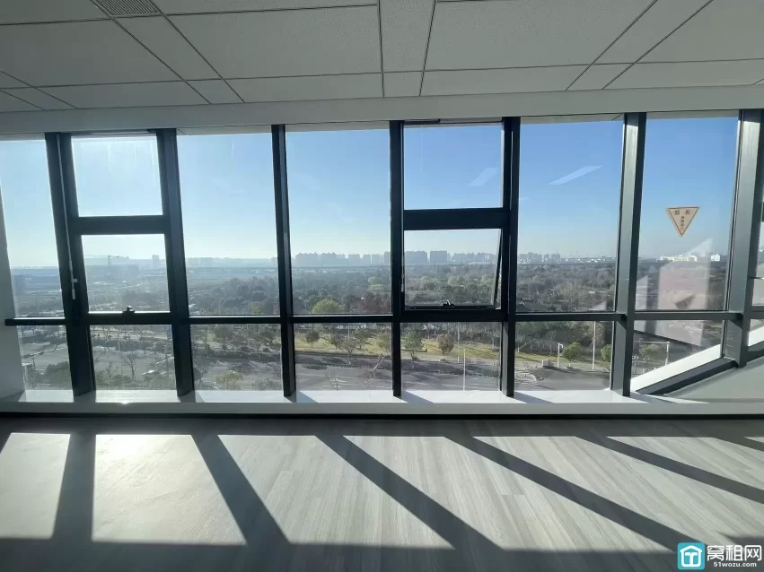 高新区飞地甬江科创协同中心148平朝南单价1.3