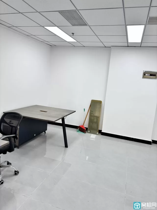 海曙区天一开明街平安大厦80平米写字楼出租3300元/月