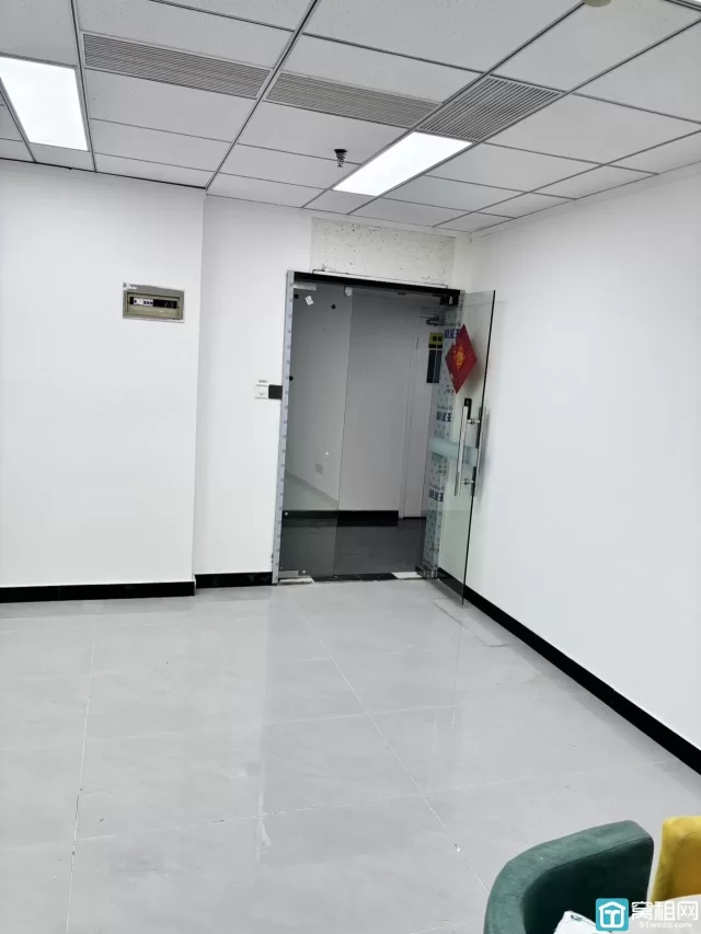 海曙区天一开明街平安大厦80平米写字楼出租3300元/月