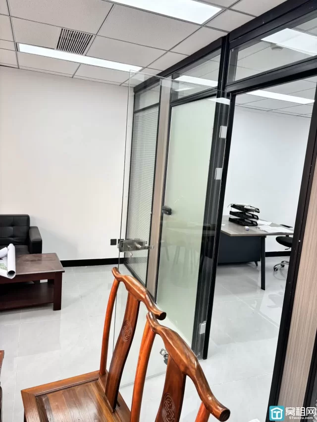 海曙区天一开明街平安大厦80平米写字楼出租3300元/月