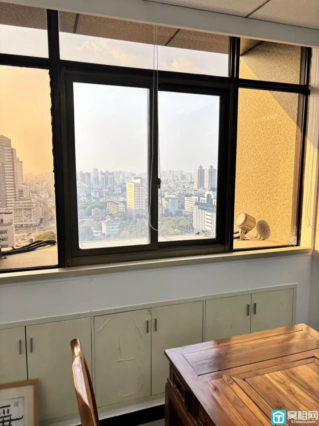 海曙区天一开明街平安大厦80平米写字楼出租3300元/月