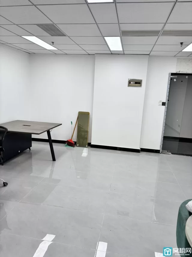 海曙区天一开明街平安大厦80平米写字楼出租3300元/月