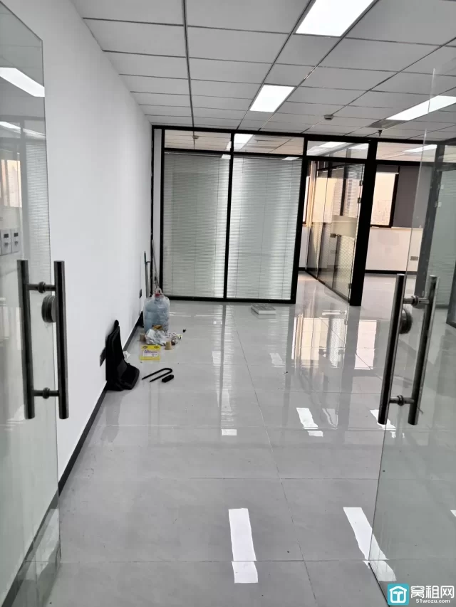 平安大厦115平米电梯口 3个隔间办公室房东直租免中介费