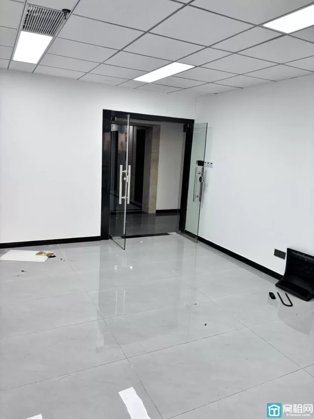 平安大厦115平米电梯口 3个隔间办公室房东直租免中介费