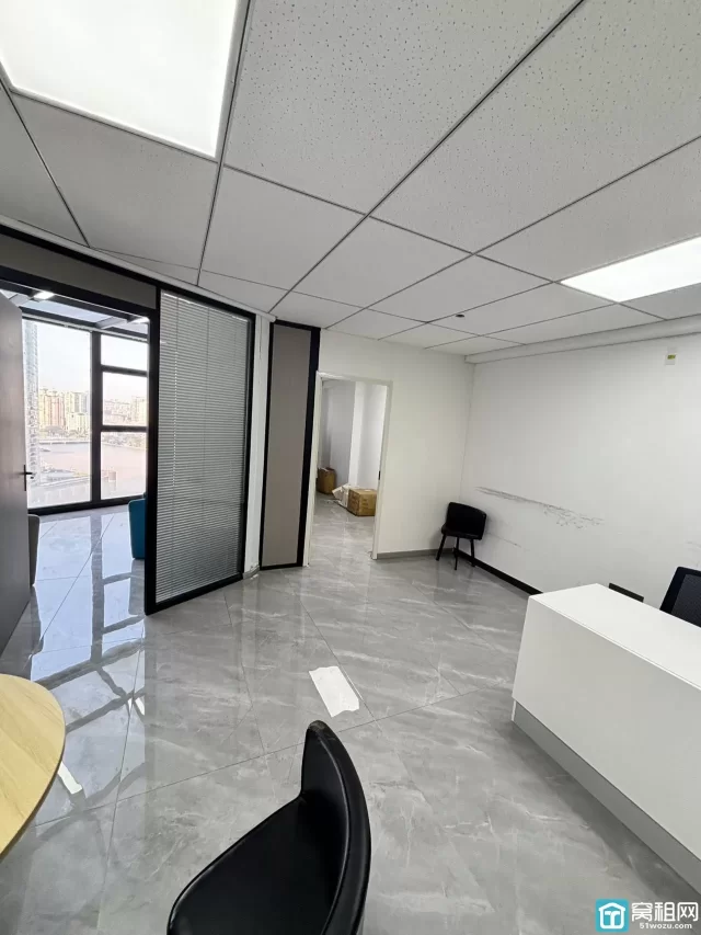海曙地铁口汇金大厦110平米办公室出租单价1.7元/平米/天