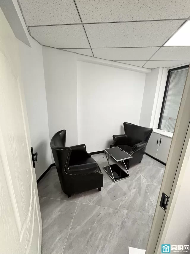 海曙地铁口汇金大厦110平米办公室出租单价1.7元/平米/天