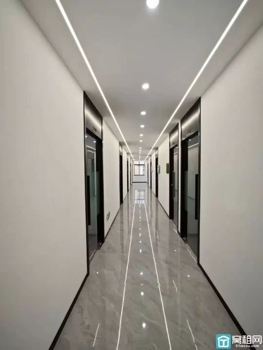 鄞州地铁5号线大洋江站1.7公里吉通大厦朝南50平办公室招租：2100元/月，物业费：100元/月