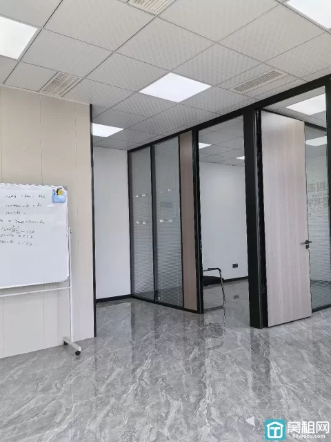 海曙芦港地铁口恒迈科创园面积100平朝南租金：3500一个月