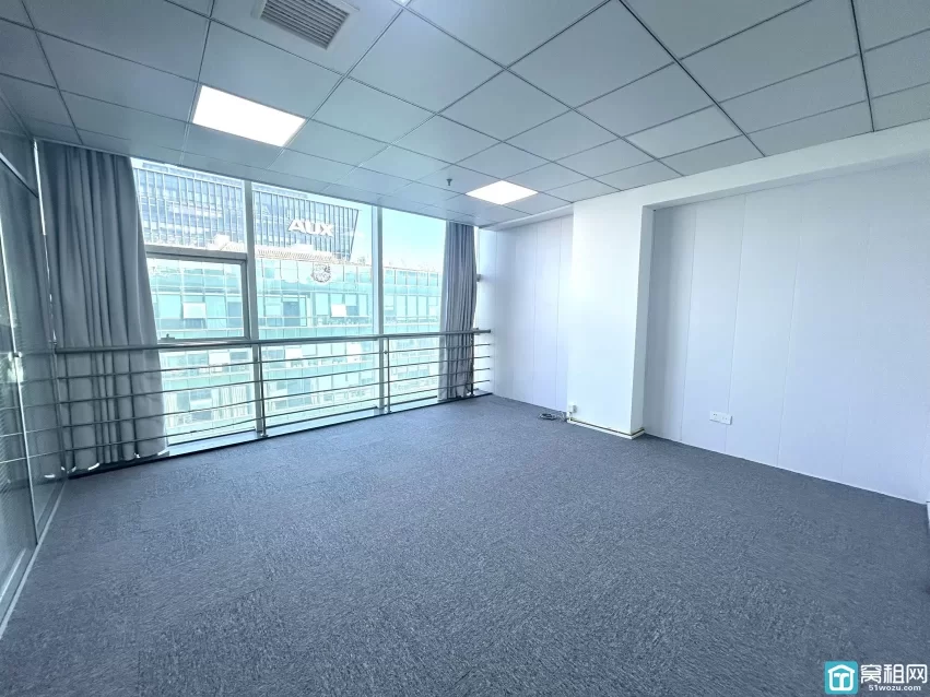 南部商务区广博丽景中心192平米室内4个隔间有水吧，租金9600元一月