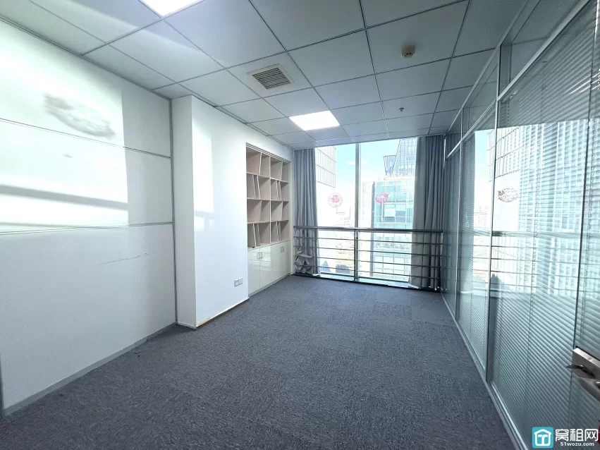 南部商务区广博丽景中心192平米室内4个隔间有水吧，租金9600元一月