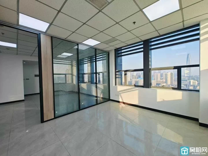 东城国际大厦143平，东南采光，全新装修2隔间办公室出租