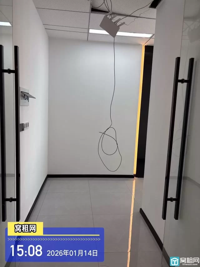 宁波火车站北广场对面星悦中心212平米电梯口写字楼出租单价1.7元