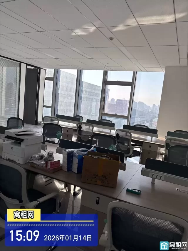 宁波火车站北广场对面星悦中心212平米电梯口写字楼出租单价1.7元