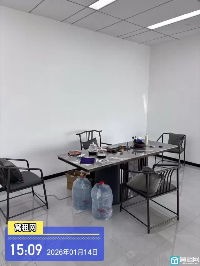 宁波火车站北广场对面星悦中心212平米电梯口写字楼出租单价1.7元