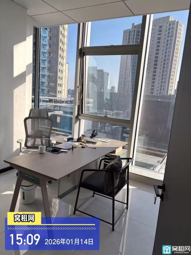 宁波火车站北广场对面星悦中心212平米电梯口写字楼出租单价1.7元