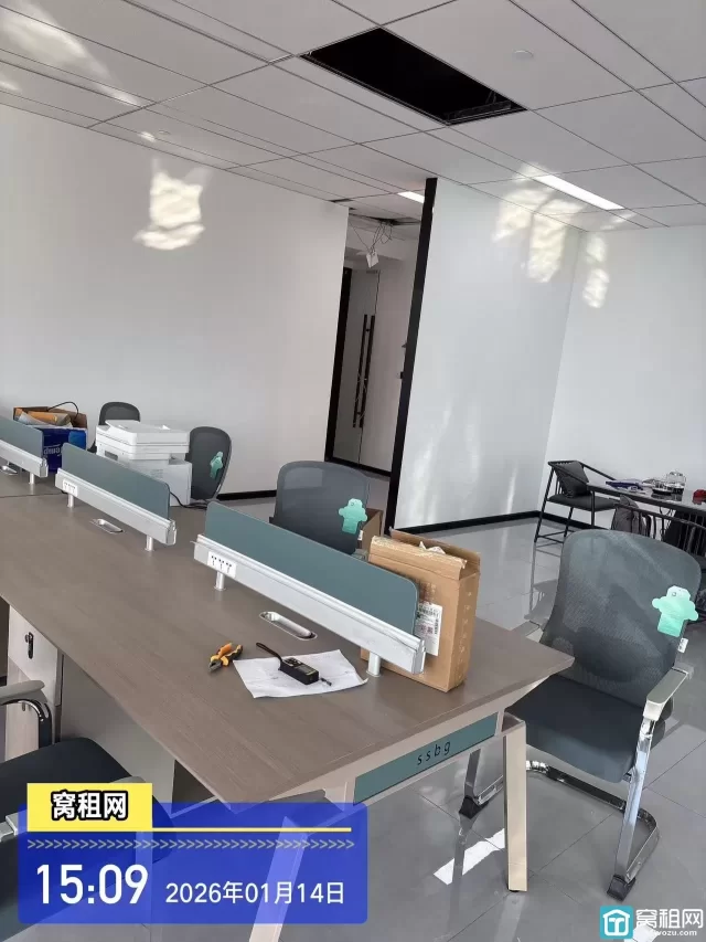 宁波火车站北广场对面星悦中心212平米电梯口写字楼出租单价1.7元