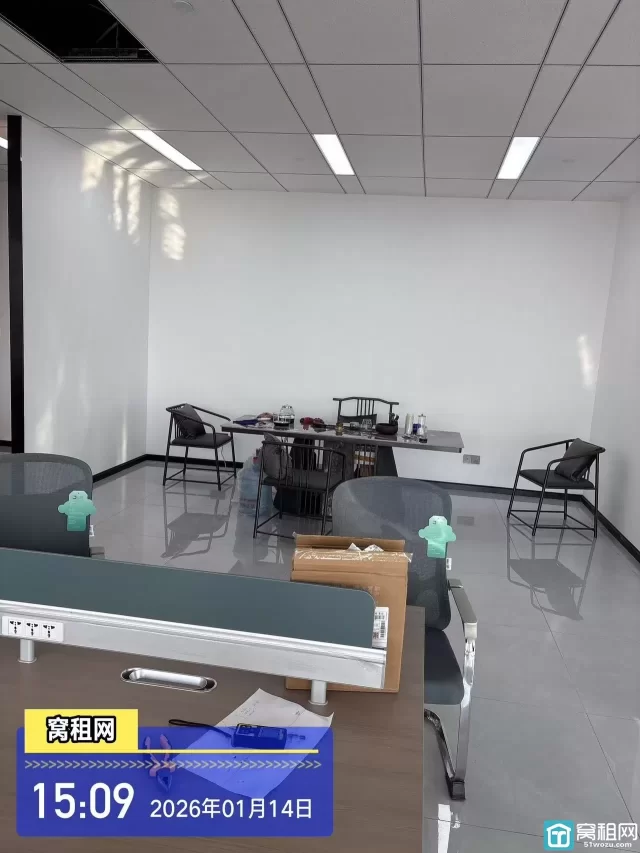 宁波火车站北广场对面星悦中心212平米电梯口写字楼出租单价1.7元