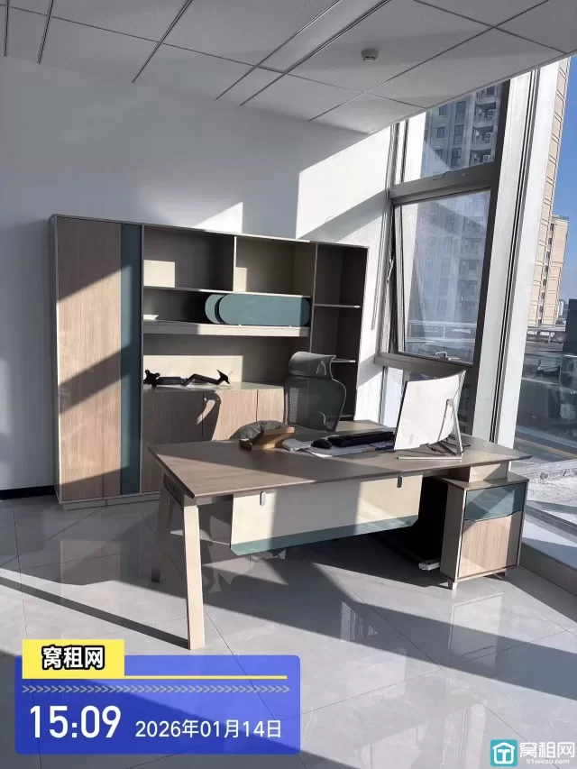 宁波火车站北广场对面星悦中心212平米电梯口写字楼出租单价1.7元