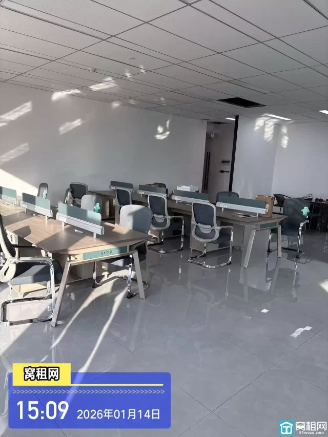 宁波火车站北广场对面星悦中心212平米电梯口写字楼出租单价1.7元