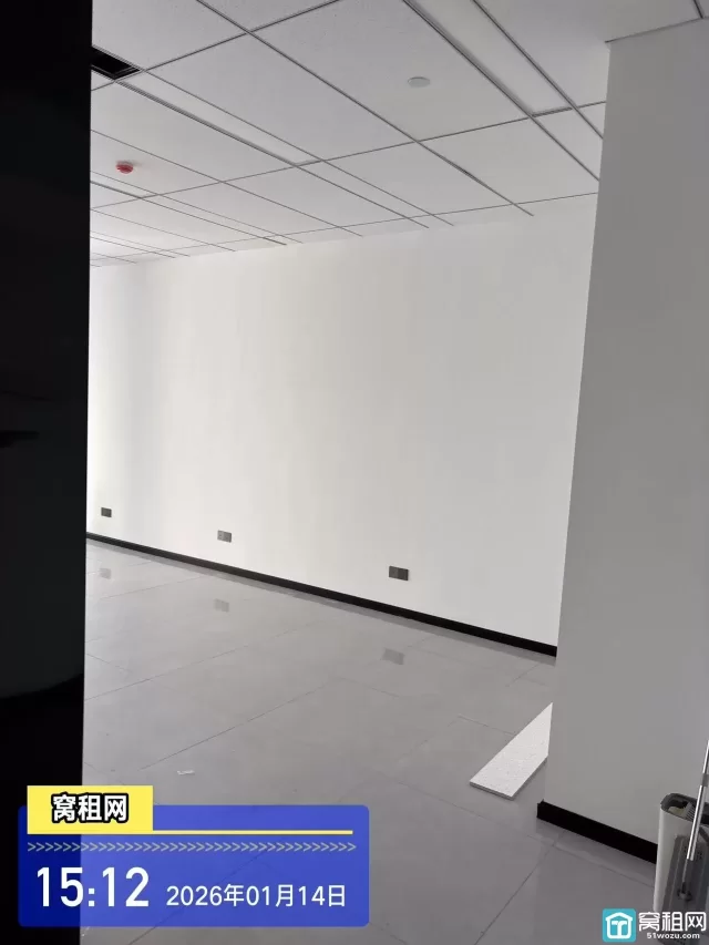 宁波高铁站对面星悦中心135平米精装修办公室朝南招租