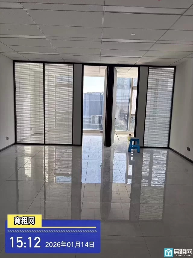 宁波高铁站对面星悦中心135平米精装修办公室朝南招租