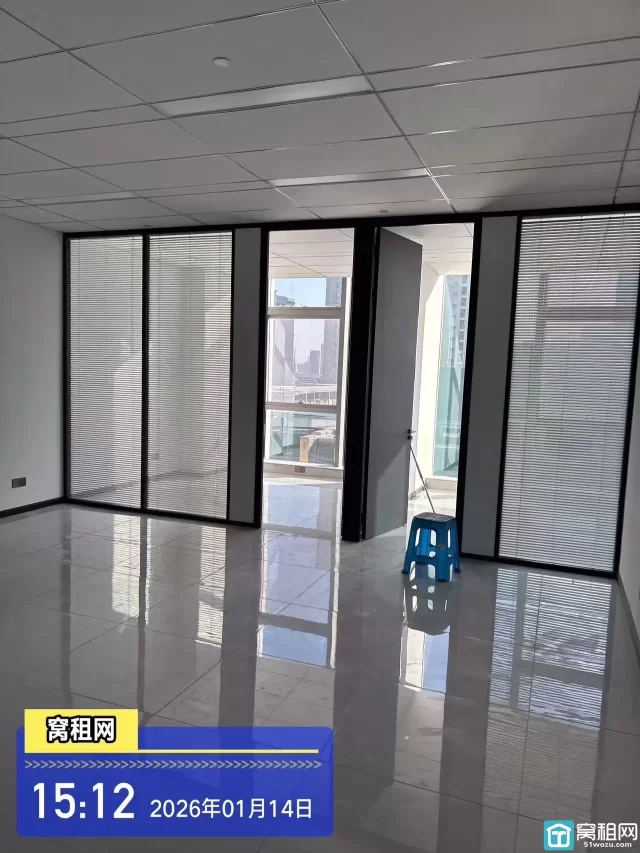 宁波高铁站对面星悦中心135平米精装修办公室朝南招租