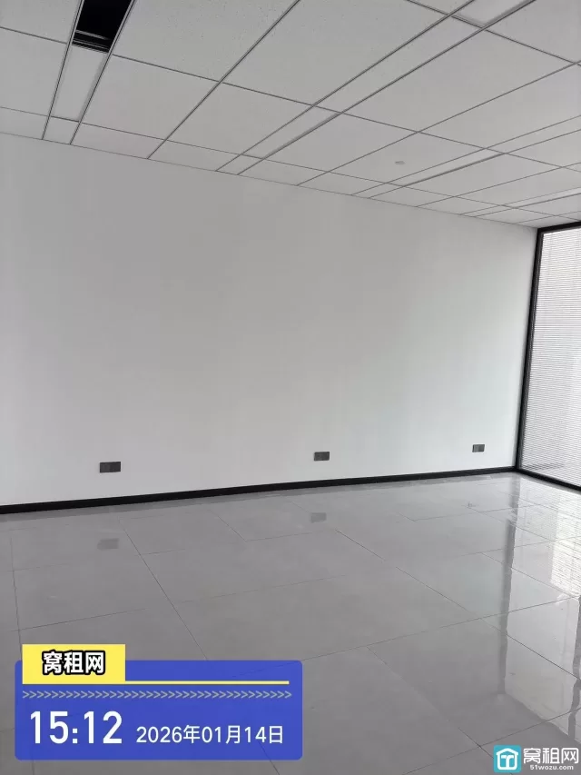 宁波高铁站对面星悦中心135平米精装修办公室朝南招租