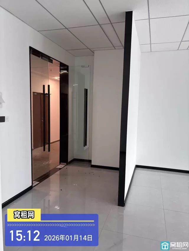 宁波高铁站对面星悦中心135平米精装修办公室朝南招租