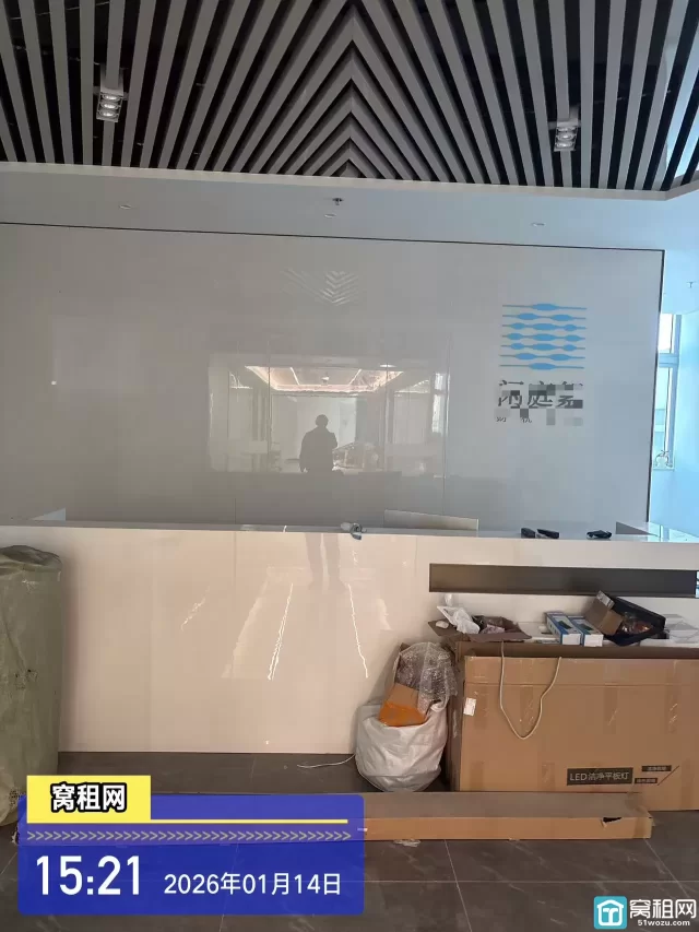 宁波海曙核心区域星悦中心900平米有9个隔间办公室出租45000元/月