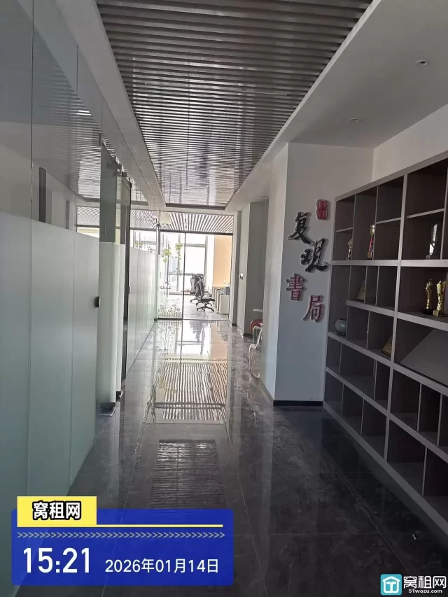 宁波海曙核心区域星悦中心900平米有9个隔间办公室出租45000元/月