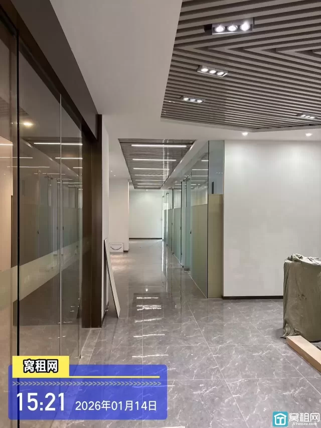 宁波海曙核心区域星悦中心900平米有9个隔间办公室出租45000元/月