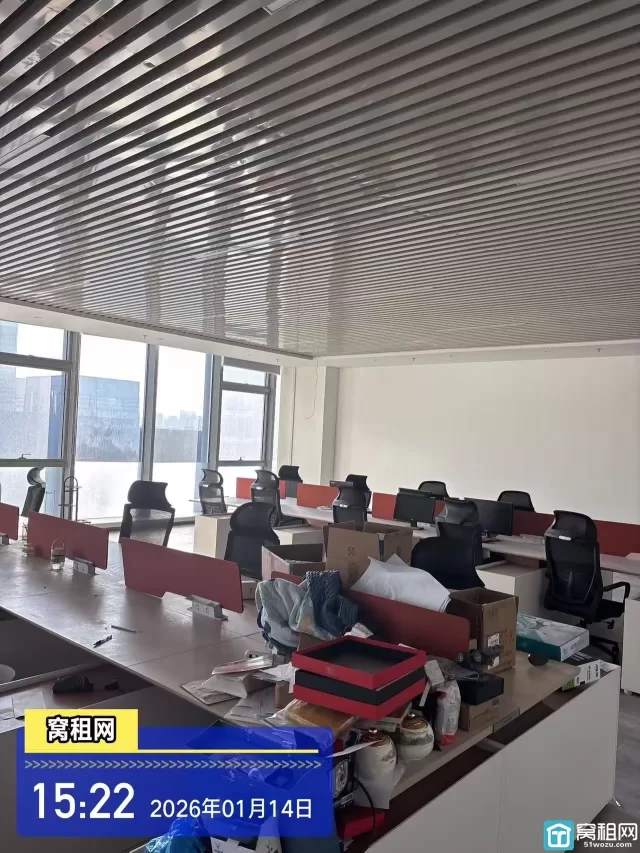 宁波海曙核心区域星悦中心900平米有9个隔间办公室出租45000元/月