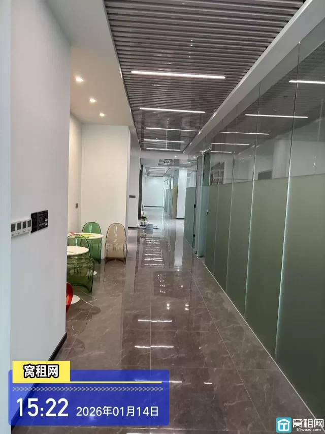 宁波海曙核心区域星悦中心900平米有9个隔间办公室出租45000元/月