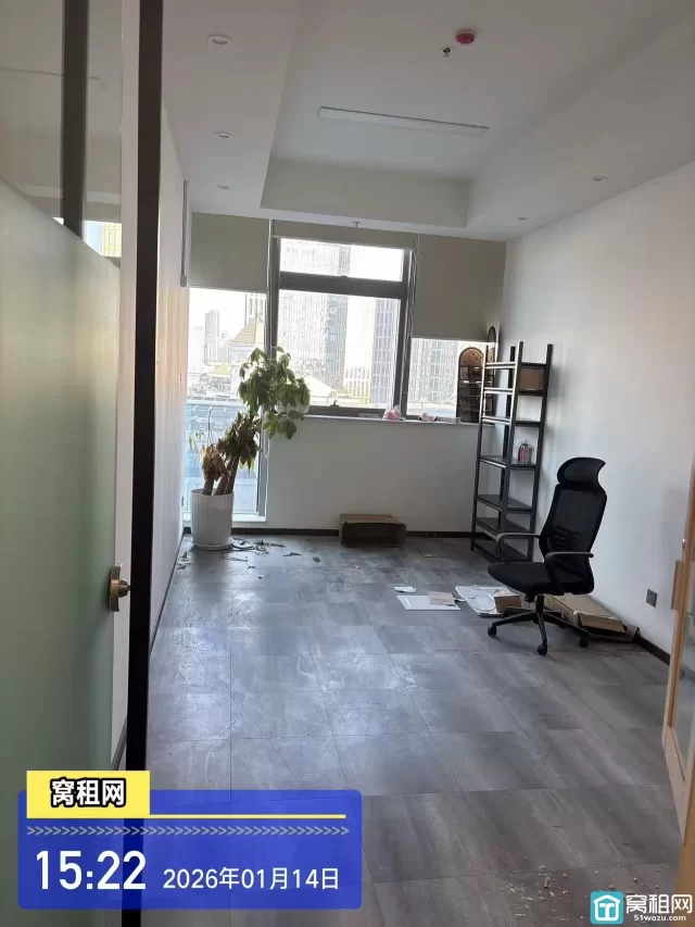 宁波海曙核心区域星悦中心900平米有9个隔间办公室出租45000元/月