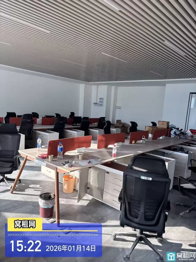 宁波海曙核心区域星悦中心900平米有9个隔间办公室出租45000元/月