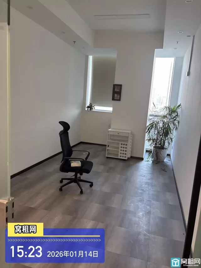 宁波海曙核心区域星悦中心900平米有9个隔间办公室出租45000元/月