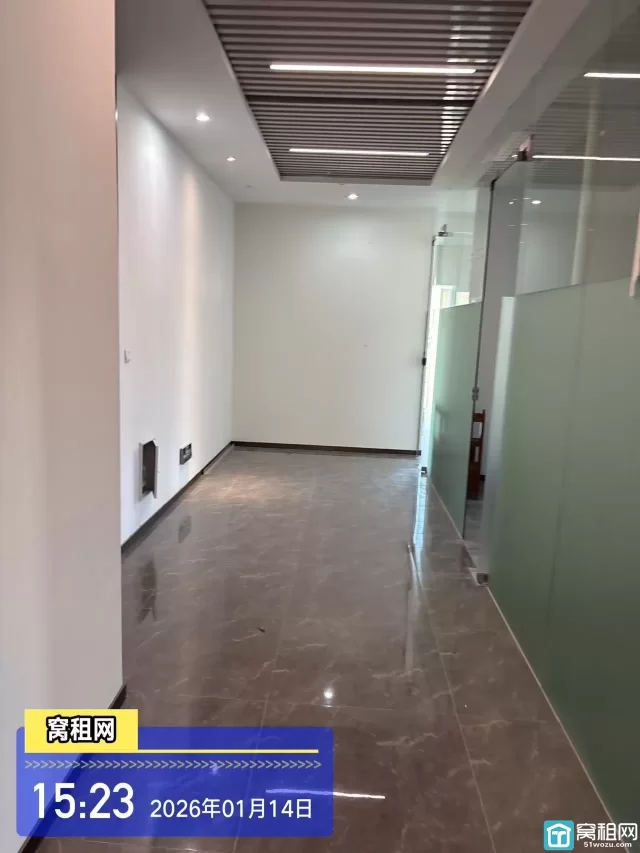 宁波海曙核心区域星悦中心900平米有9个隔间办公室出租45000元/月