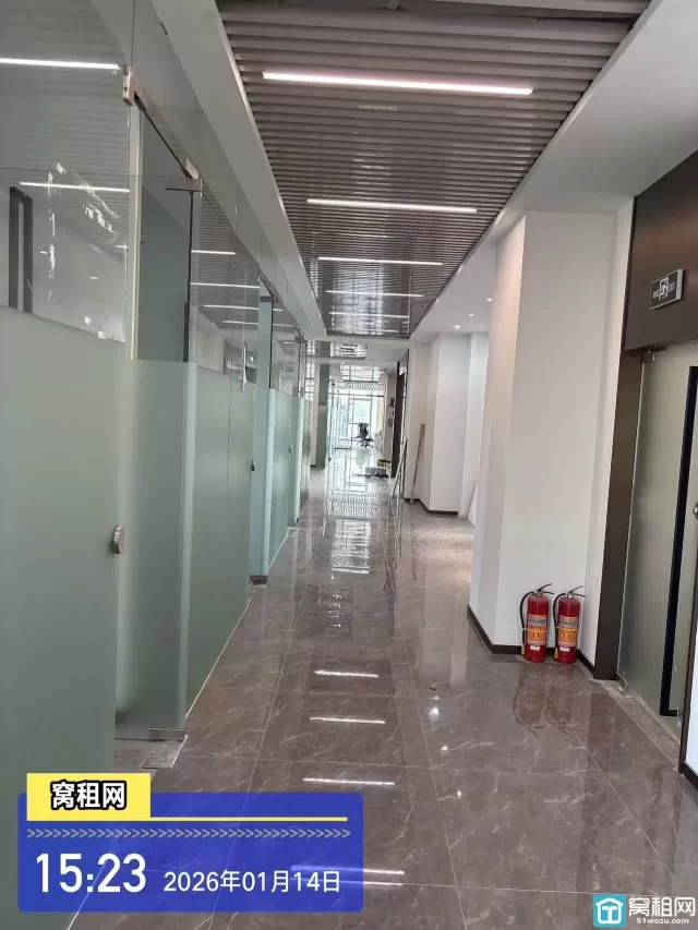 宁波海曙核心区域星悦中心900平米有9个隔间办公室出租45000元/月