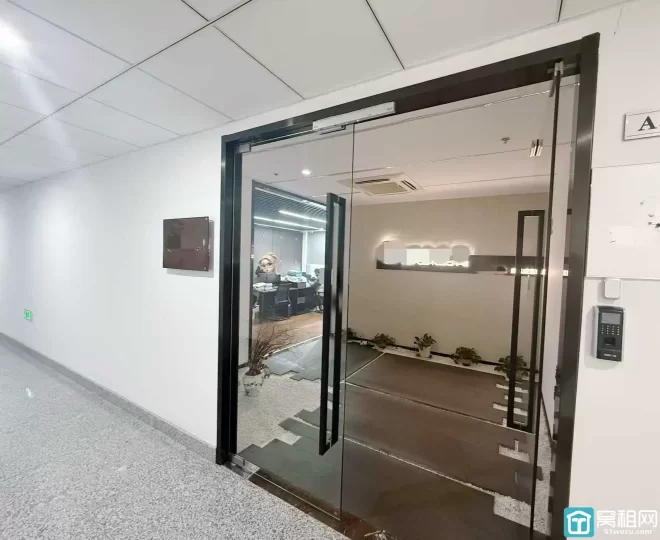 鄞州区和荣大厦   4号线潘火路站 朝南3隔间 面积195平 单价1.58元/平/天