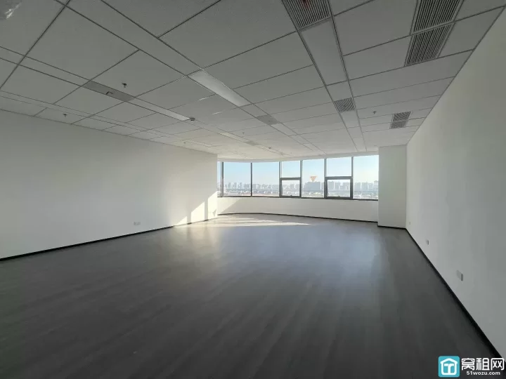 宁波甬江科创协同创新中心115 平，东南朝向，单价1.3元，含税