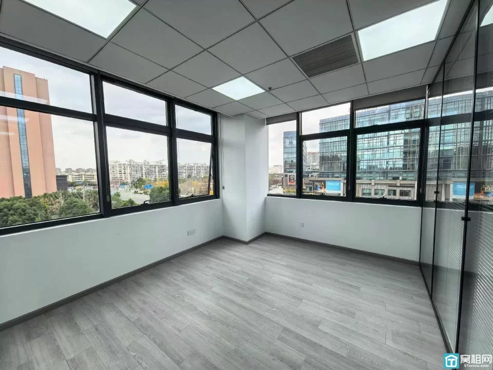 镇海庄市72平写字楼出租 带隔间 双面采光