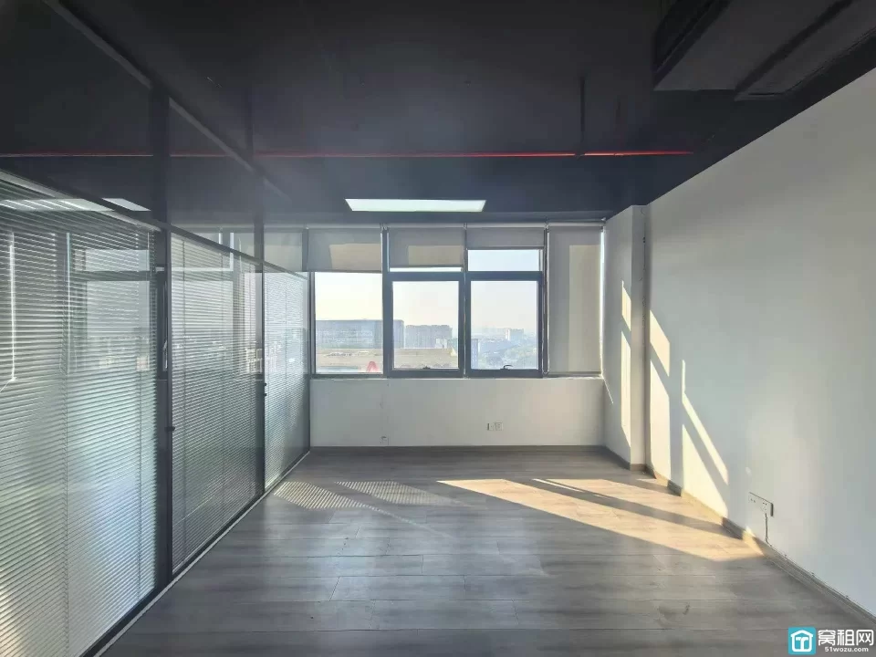 宁波镇海萌恒总部大楼 83平 朝南 带隔间 租金可以小刀谈