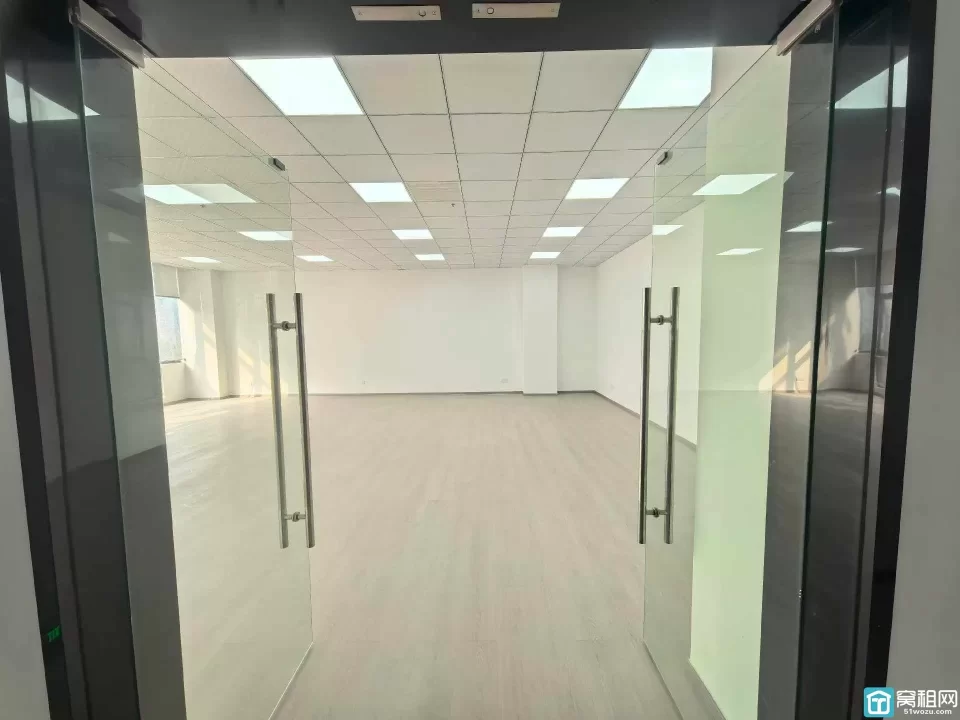 萌恒大厦出租156平朝南 大开间  商业配套 员工食堂 ☕ 🏪 租金实惠 先到先得