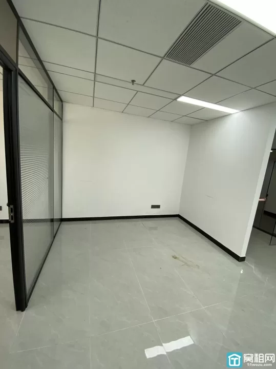 海曙平安大厦出租办公室面积100平米，租金4500元